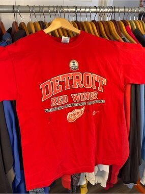 Detroit Red Wings Men’s Red Short-Sleeve Graphic Tee